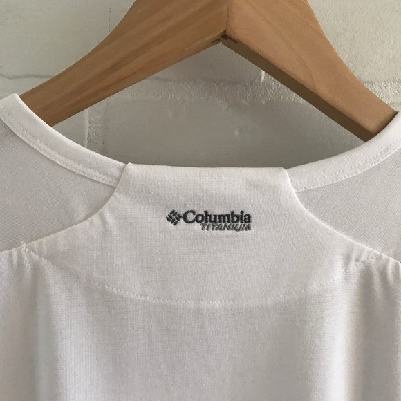 Columbia Women’s Tee White Titanium crew neck Breathable light Size S - Picture 6 of 6